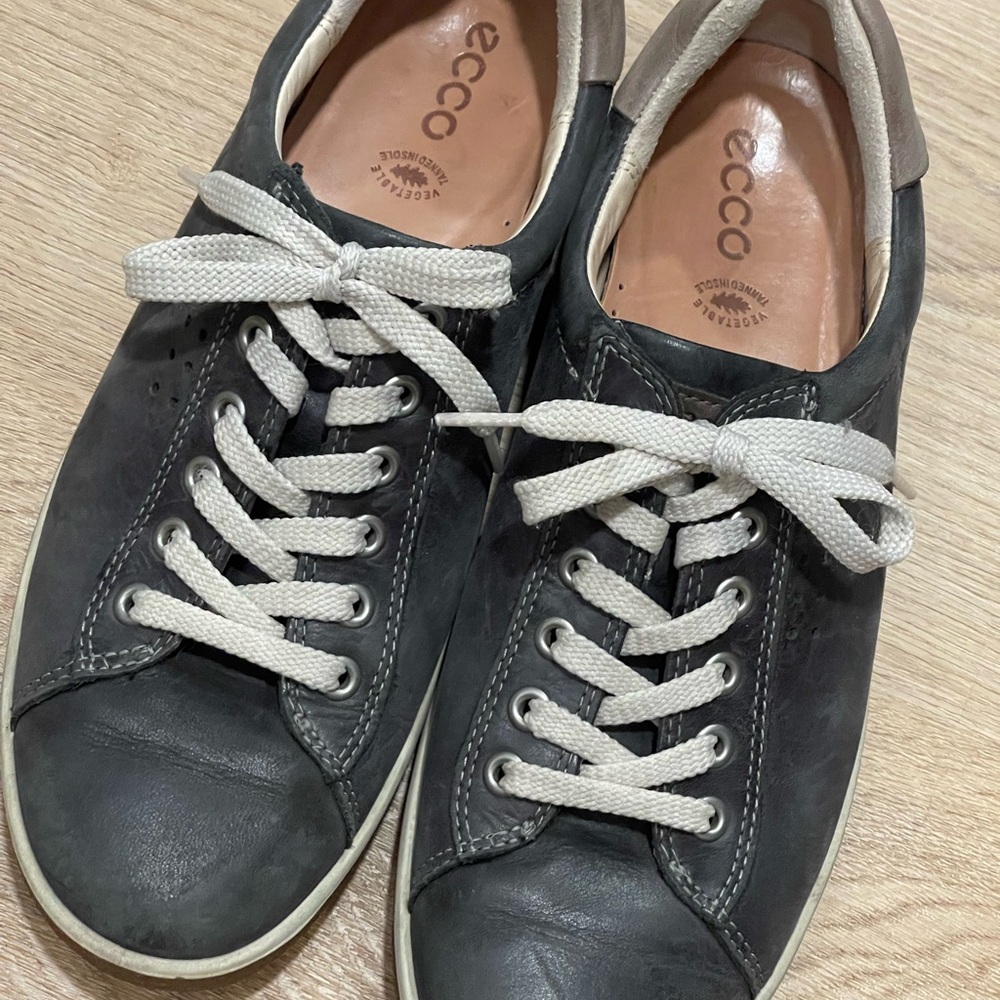 Ecco Black/Dark Gray Leather Sneakers with White Laces